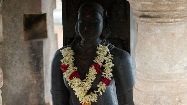 संस्कृत का शब्द है 'माला'