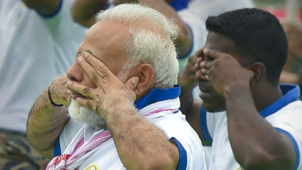 5000 लोगों के साथ पीए नरेंद्र मोदी ने किया योग