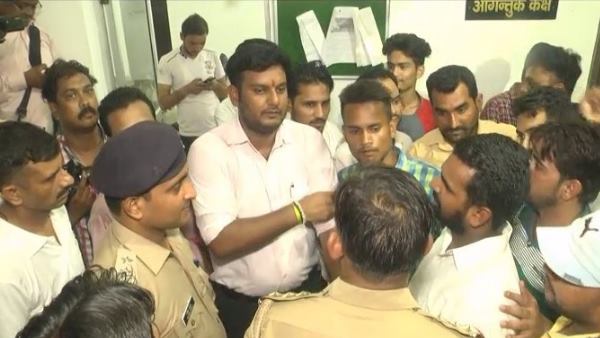 हेलमेट नहीं होने पर रोका