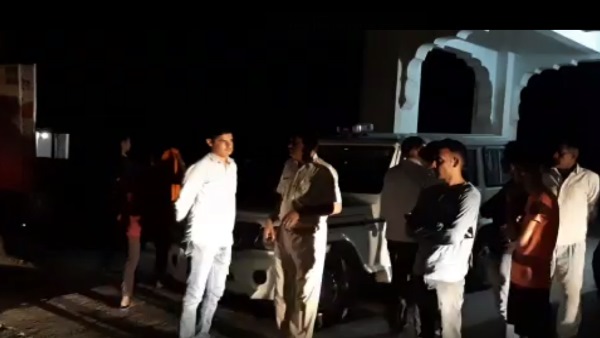 पोस्टमार्टम के बाद शव परिजनों को सौंपे