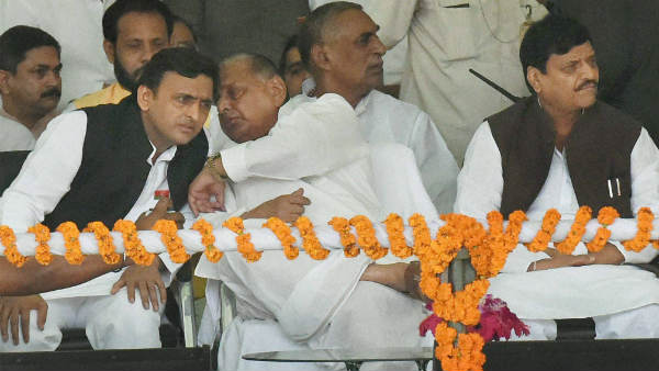 कई बैठकें कर चुके हैं मुलायम