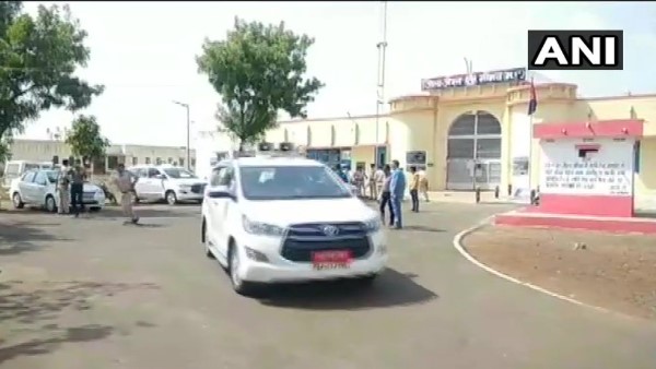 Four prisoners escaped from a jail in Neemuch district Madhya Pradesh Four prisoners escaped from a jail in Neemuch district Madhya Pradesh