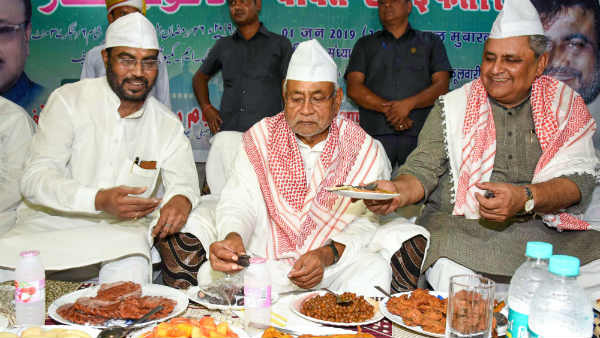 इफ्तार पर टिप्पणी से बढ़ी थी तल्खी