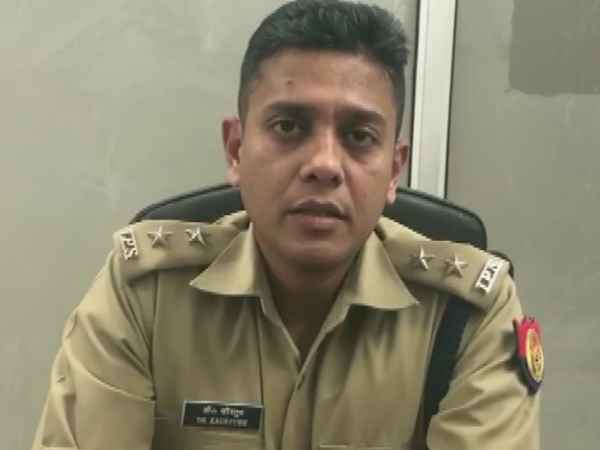 two young men beating in noida two young men beating in noida