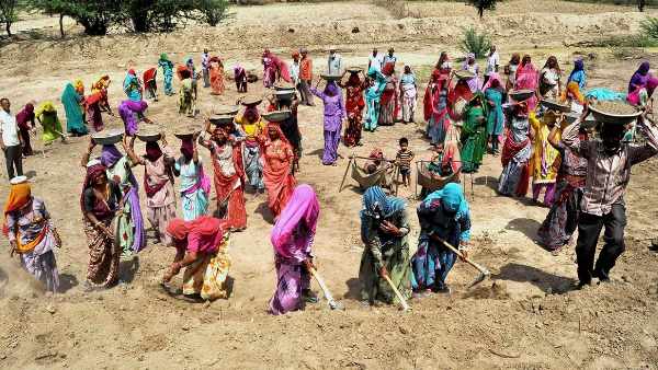 मां-पिता को पता नहीं क्या है नीट