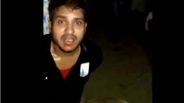 सीमेंट की फैक्ट्री में काम करने वाला मजदूर