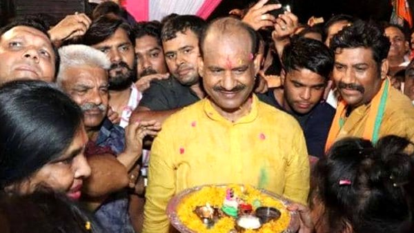 वोट बैंक को खुश करने की कोशिश