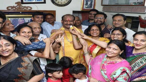 om birla family om birla family
