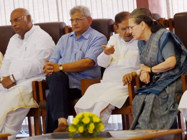 चुनाव बाद कांग्रेस समेत समूचे विपक्ष को जैसे सांप सूघ गया है