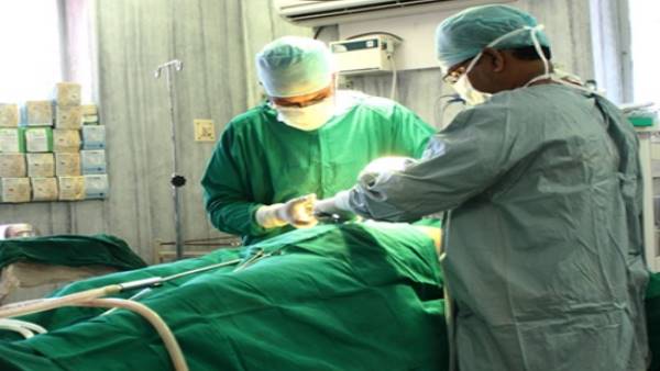बेटे और पत्नी के सामने थी ये बड़ी मुसीबत