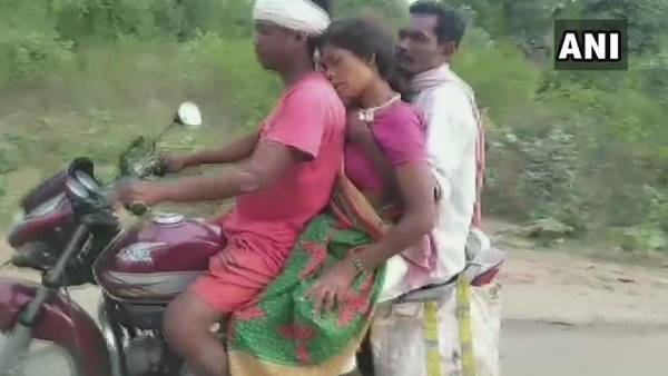 pregnant woman brought Health Centre on a motorbike in Jharkhand pregnant woman brought Health Centre on a motorbike in Jharkhand