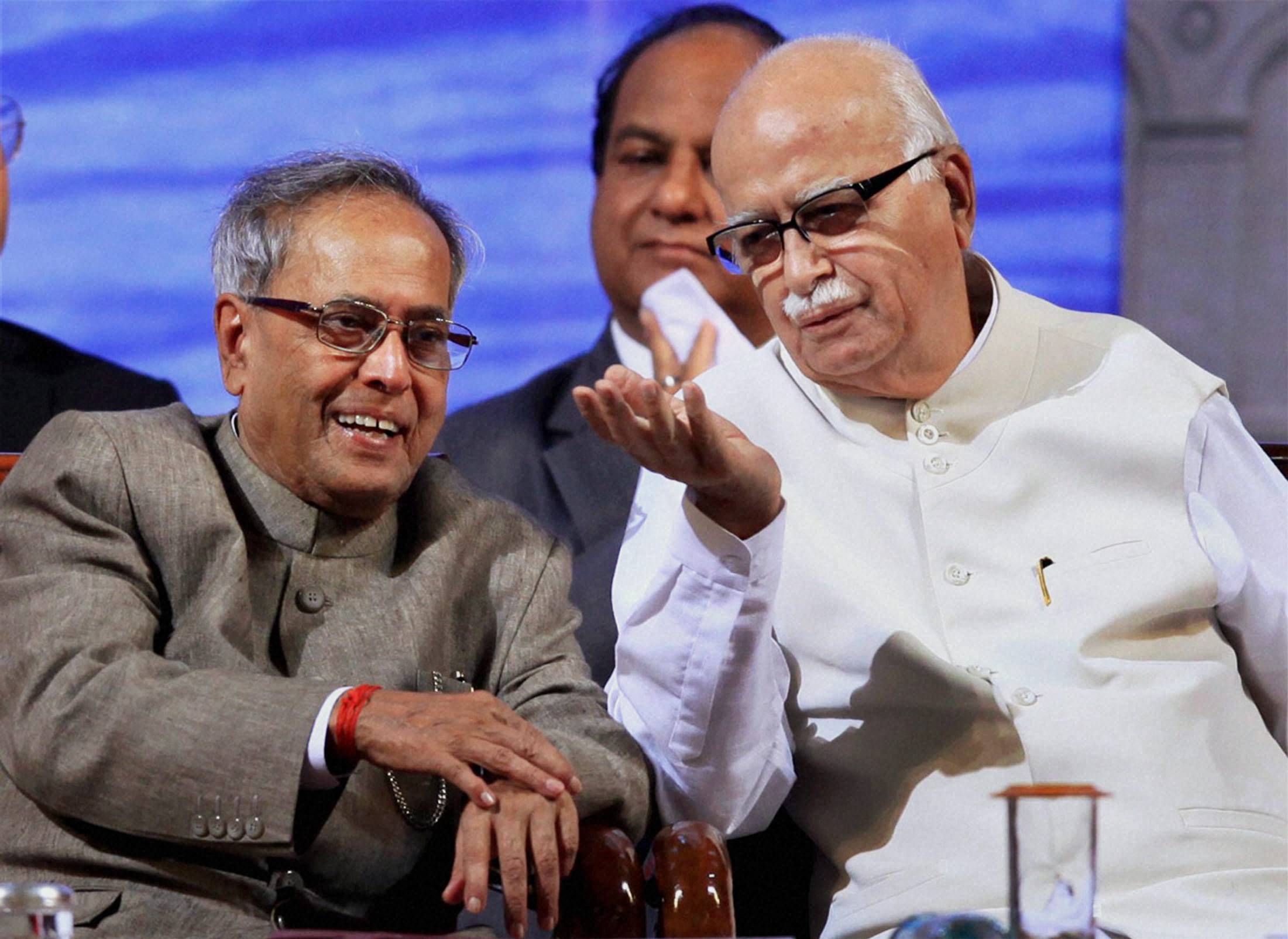 आडवाणी गुजरात से राज्यसभा सांसद भी रहे हैं