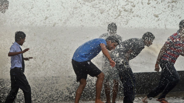 30-40 किमी/घंटे की रफ्तार से हवाएं चल सकती हैं