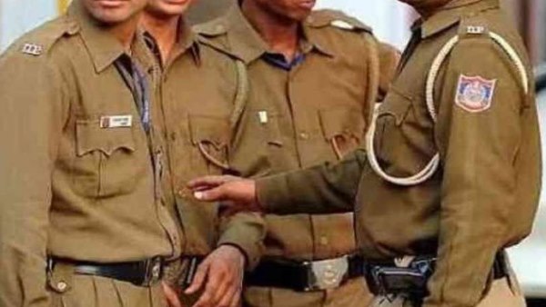नारायण की दुकान पर अक्सर आती थी वरदी