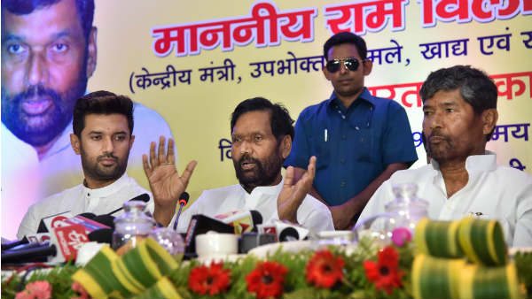 लोजपा में दो फाड़