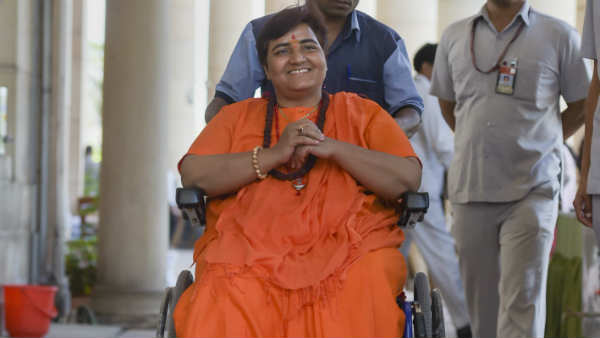 मालेगांव ब्लास्ट: साध्वी प्रज्ञा को NIA कोर्ट का आदेश, हफ्ते में एक बार होना होगा पेश मालेगांव ब्लास्ट: साध्वी प्रज्ञा को NIA कोर्ट का आदेश, हफ्ते में एक बार होना होगा पेश