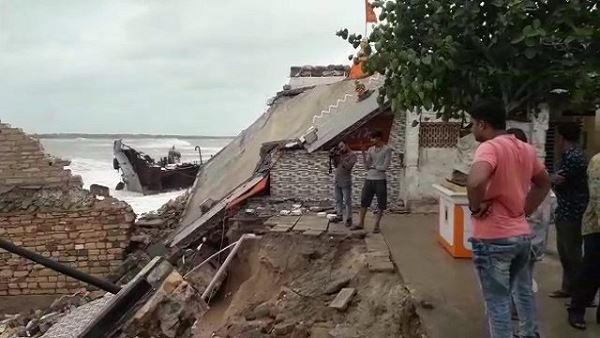 Watch video: Cyclone Vayu effects as sea waves, Temple destroyed in porbandar Watch video: Cyclone Vayu effects as sea waves, Temple destroyed in porbandar