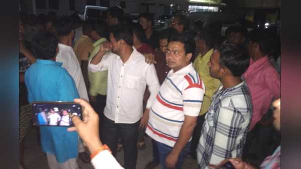 भीड़भाड़ वाली जगह पर मर्डर