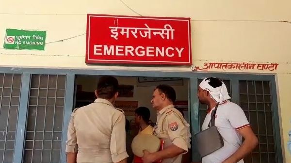 पुलिस ने कहा- खुद गाड़ी बुक कर लो