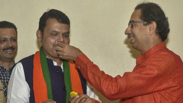 शिवसेना ने इसलिए तोड़ी अपनी परंपरा
