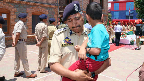 चार वर्ष के बेटे ने दी पिता को श्रद्धांजलि