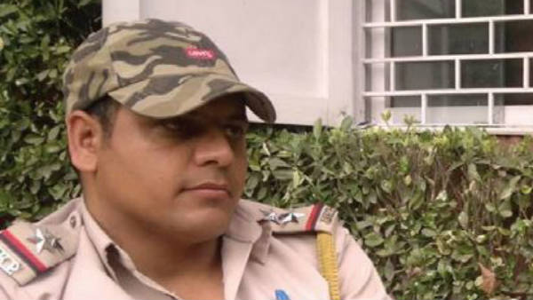लोगों के बीच काफी लोकप्रिय थे खान
