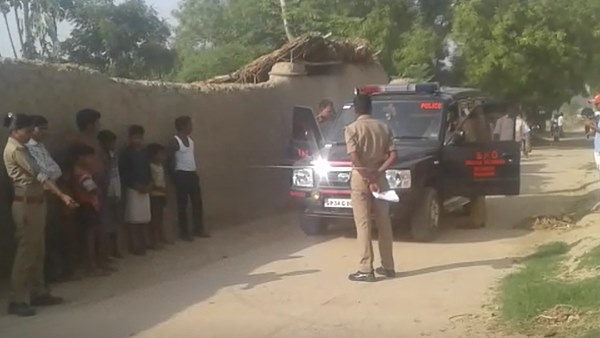 महिला ने गांववालों को दी धमकी