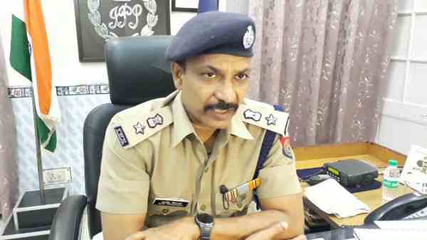 husband beats her wife near sp office husband beats her wife near sp office