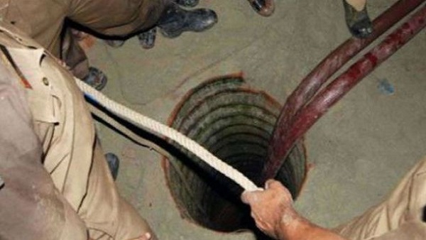 2 साल का बच्चा गिरा बोरवेल में