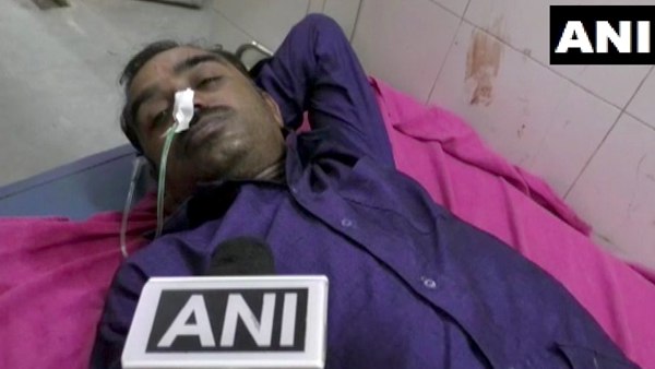 महाराष्ट्र: 38 सालों से नहीं मिला बिजली कनेक्शन, किसान ने की ऊर्जा मंत्री के सामने खुदकुशी की कोशिश महाराष्ट्र: 38 सालों से नहीं मिला बिजली कनेक्शन, किसान ने की ऊर्जा मंत्री के सामने खुदकुशी की कोशिश