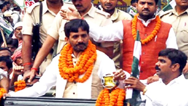 NIA raids at many place of former mlc hulas pandey and his brother in bihar NIA raids at many place of former mlc hulas pandey and his brother in bihar