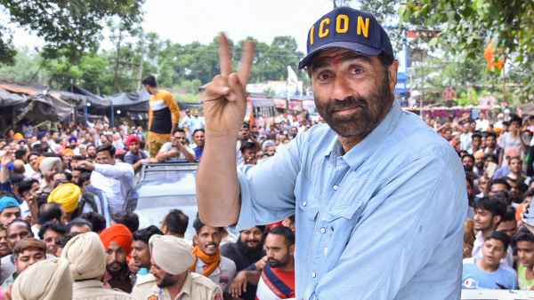 चुनावी खर्च को लेकर भी घिरे थे सनी देओल