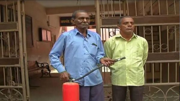 a-76-year-old-man-saved-surat-school-from-fire a-76-year-old-man-saved-surat-school-from-fire