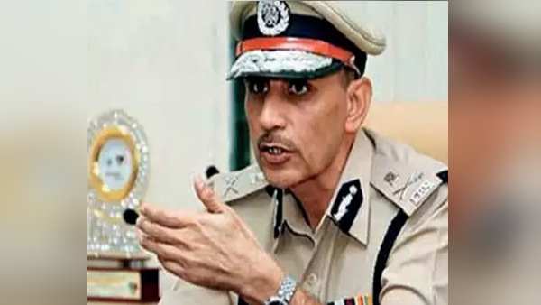 Surat fire tragedy: police arrested 9 accused till now Surat fire tragedy: police arrested 9 accused till now