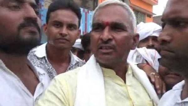 ममता बनर्जी को बताया 'राक्षसी'