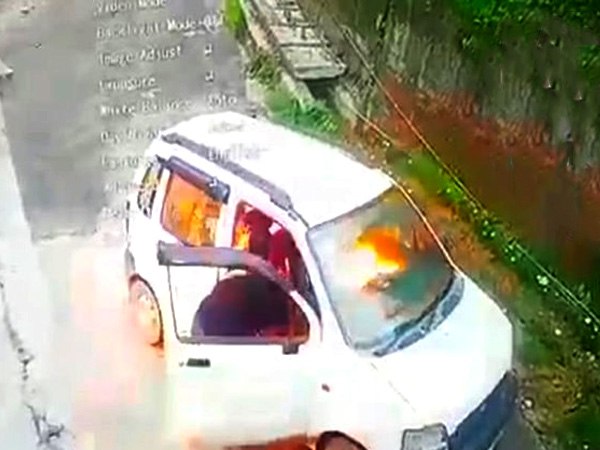 Arunachal Pradesh: A car burned in front BJP MP Tapir Gao residence Arunachal Pradesh: A car burned in front BJP MP Tapir Gao residence