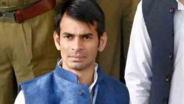 राजनीति बाद में कर लीजिएगा