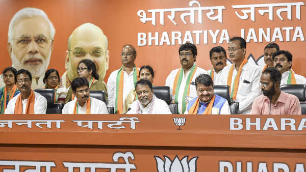 सियासी जमीन खिसकने से बढ़ी है ममता की टेंशन
