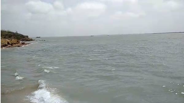 Gujarat News : Watch Video ! Two youths missing at sea Gujarat News : Watch Video ! Two youths missing at sea