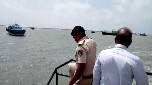 Gujarat News : Watch Video ! Two youths missing at sea Gujarat News : Watch Video ! Two youths missing at sea