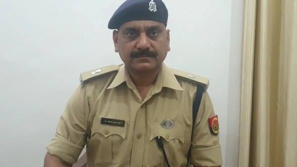 हॉस्पिटल में हो रहा पति-पत्नी का इलाज