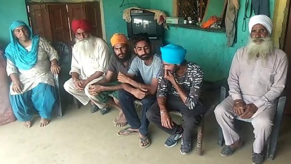 बेटों ने खोए लाखों रुपए, मां-बाप की मेहनत पर फिरा पानी