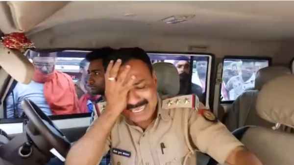 attack on police inspector injured in varanasi attack on police inspector injured in varanasi