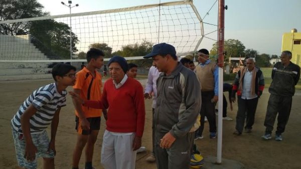 चूरू के रतननगर में दे रहे प्रशिक्षण
