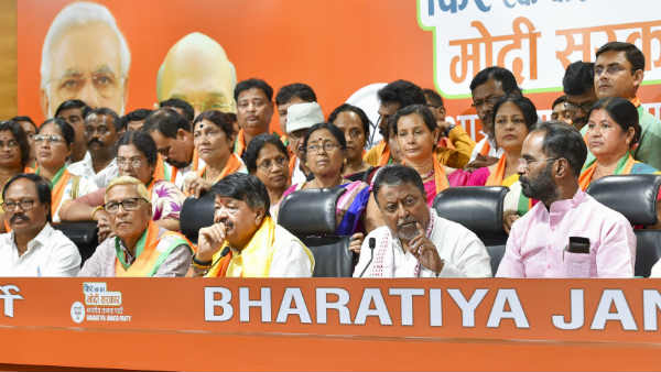 बीजेपी किसी भी तरह जीतना चाहती है बंगाल