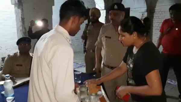 woman captain of the army got angry when two boys bully her woman captain of the army got angry when two boys bully her