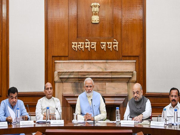 कैबिनेट बैठक के बाद बोले पीएम मोदी- पहला निर्णय देश की रक्षा करने वालों को समर्पित कैबिनेट बैठक के बाद बोले पीएम मोदी- पहला निर्णय देश की रक्षा करने वालों को समर्पित