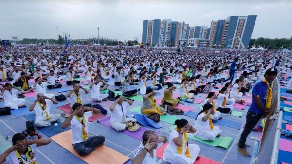 बाग-बगीचों में त्योहार की तरह मनाया जायेगा योग दिवस