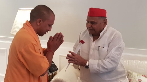 मुलायम के आवास पर पहुंचे सीएम योगी आदित्यनाथ