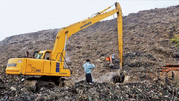 Garbage mountain at Ghazipur landfill will be higher than Taj Mahal by 2020 Garbage mountain at Ghazipur landfill will be higher than Taj Mahal by 2020
